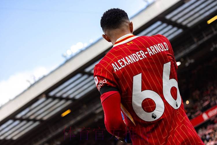 内维尔：阿诺德在皇马面临激烈竞争 需提高防守